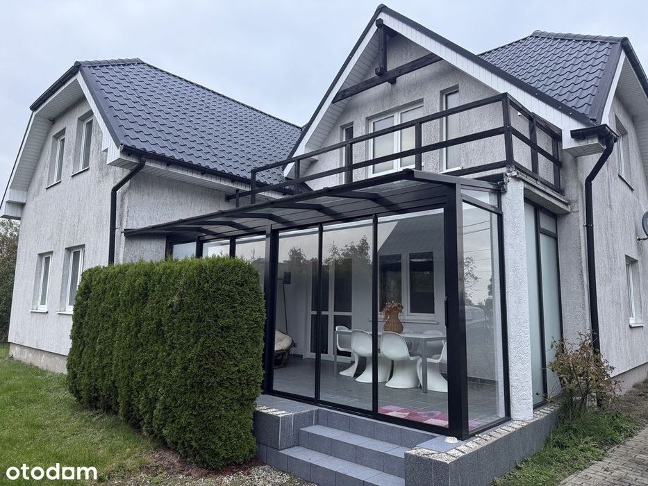 Piękny dom na sprzedaż w Dołujach.