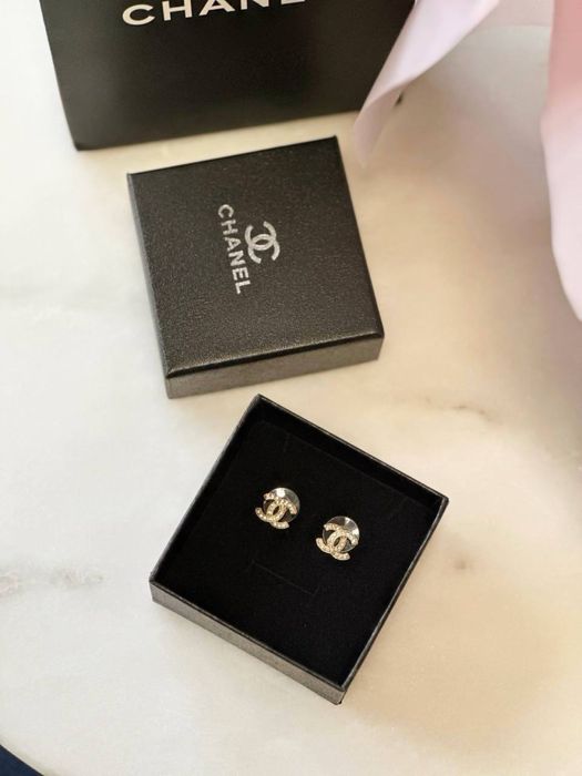 Сережки Chanel.