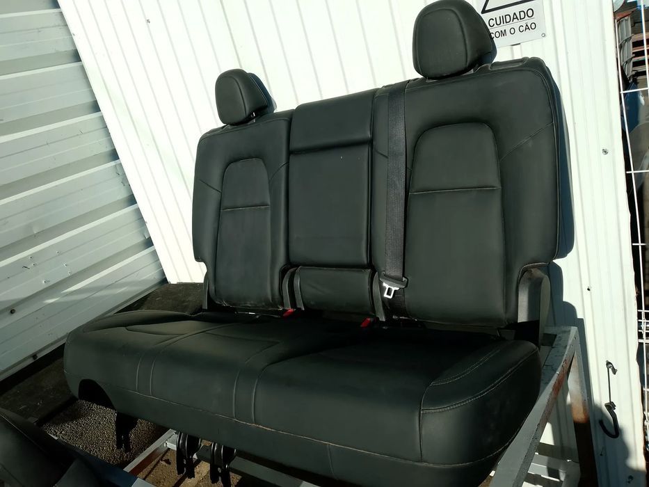 BANCOS TESLA MODEL Y