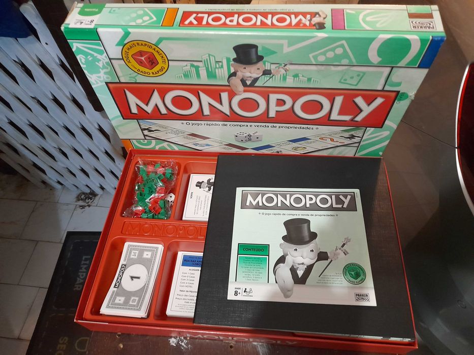 Jogo tabuleiro MONOPOLY  (antigo) usado em mt bom estado e completo