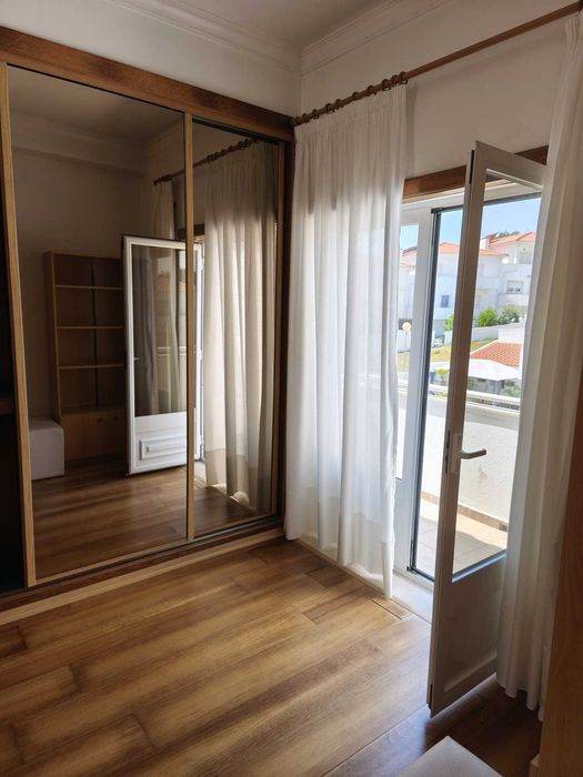 Quarto suite em Alcobaça com closet e WC privado