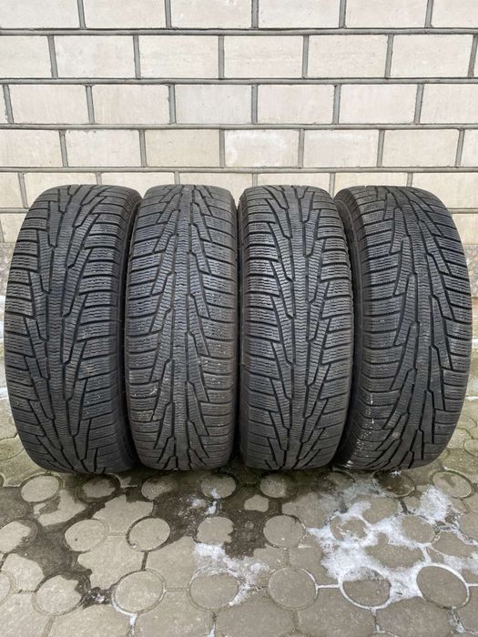 Зимние шины Nokian 205/65 R15 на дисках Toyota