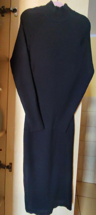 Sukienka sweterkowa czarna XS Reserved