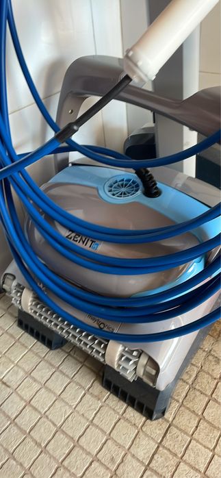 Robot limpeza piscina