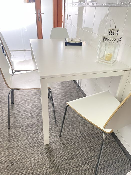 Conjunto mesa e cadeiras cozinha