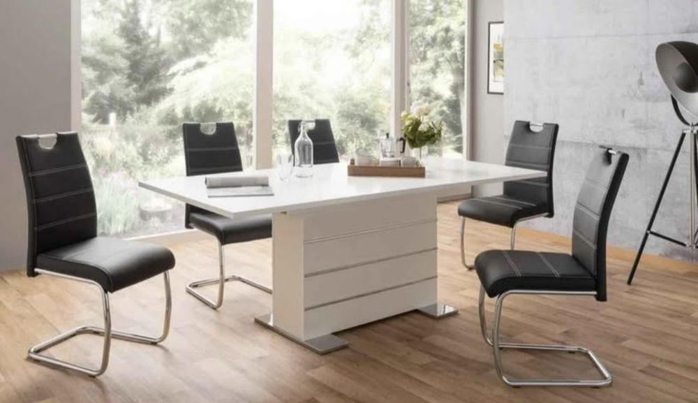 Conjunto Mesa e 4 cadeiras