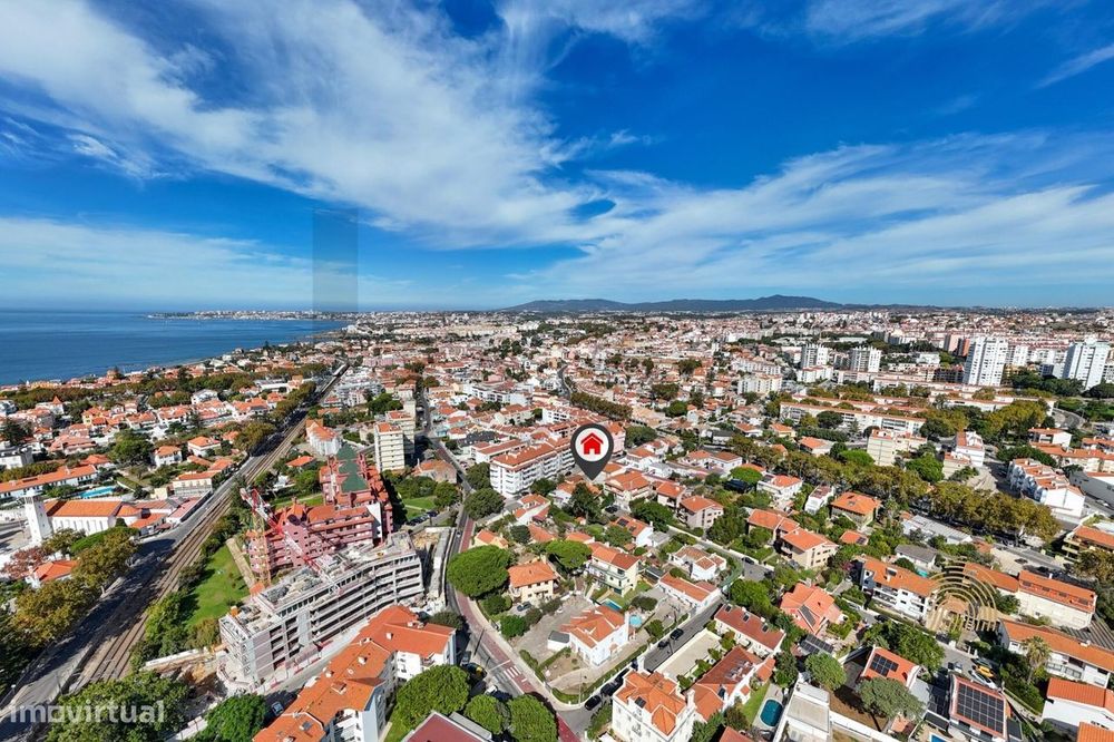 Moradia geminada T3 no centro da Parede, com 345 m2 de terreno, garage