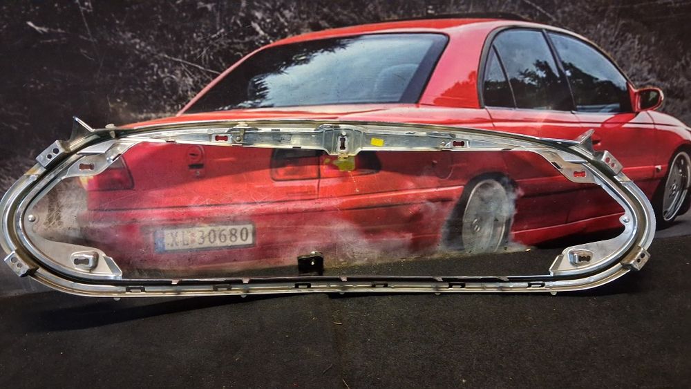 Центральна решітка радіаторів хромова Tesla Model S 1017414-00-d