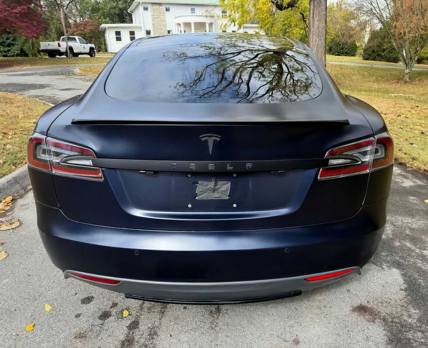 Tesla Model S P85D      2015
