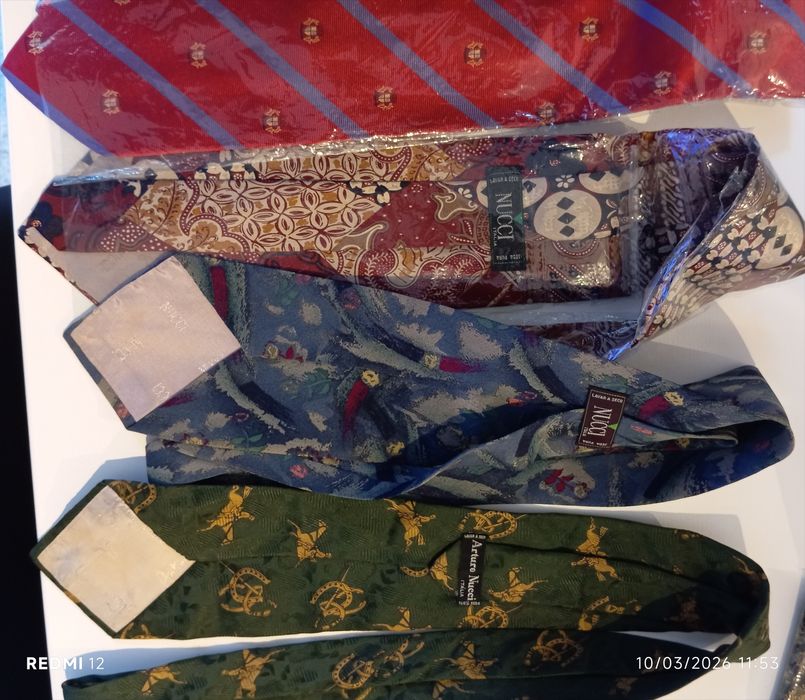 Vendo Conjunto ou individual de Gravatas Nucci 100% seda .