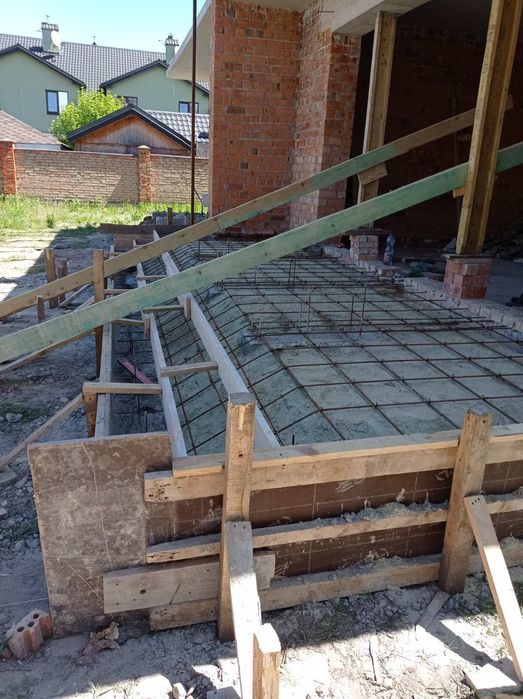 Бетонні сходи,заливка моноліт,заливка сходів терас.