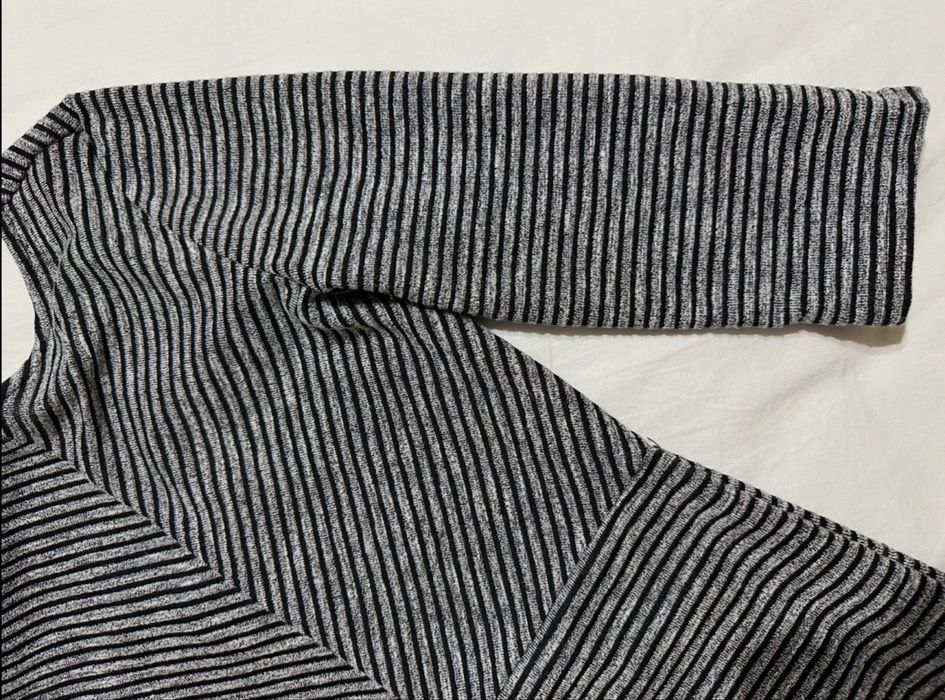 Плаття в полоску, сіре, рукав три четверті