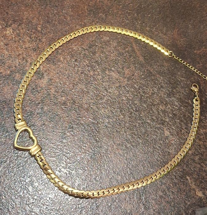 Nowa kolia ze stali nierdzewnej w kolorze złota.