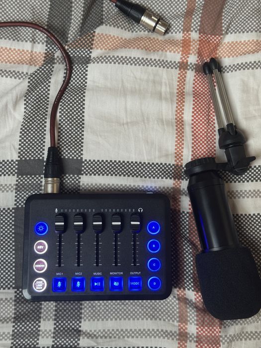 Аудіокарта та мікрофон Plug and play