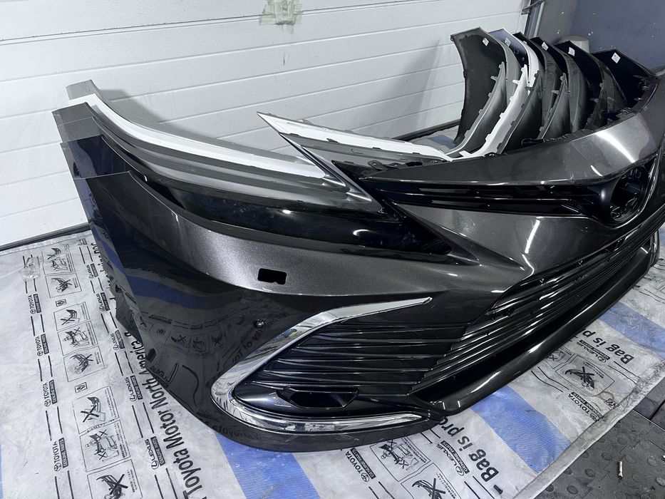 Бампер передній Toyota Camry V70 52119-33C50