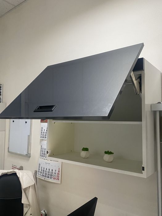 Шафа навісна для офісу,дому