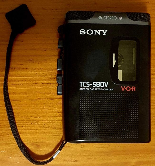 Gravador cassetes Sony.