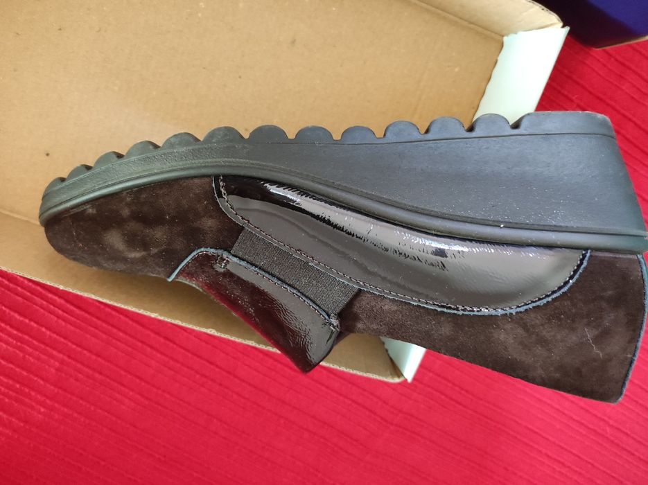 Sapatos com cunha castanhos
