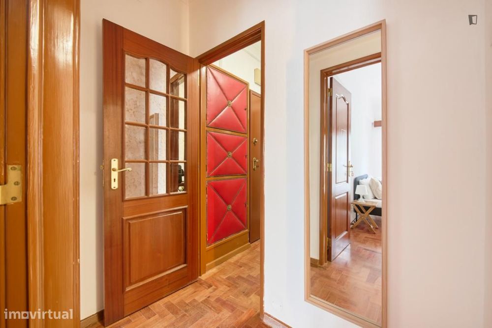 Quarto - localizado em Entrecampos Lisbon