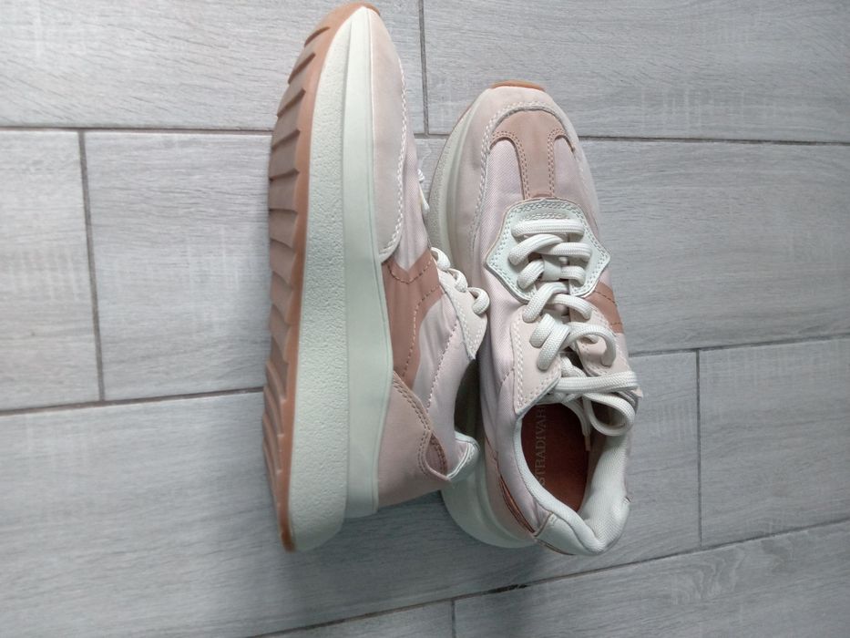 Buty sportowe damskie, młodzieżowe. Stradivarius. 39