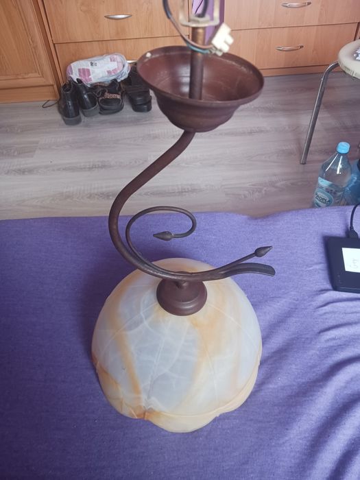 Żyrandol w dobrym stanie