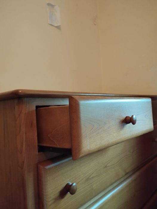 Cómoda castanha em 2 mão