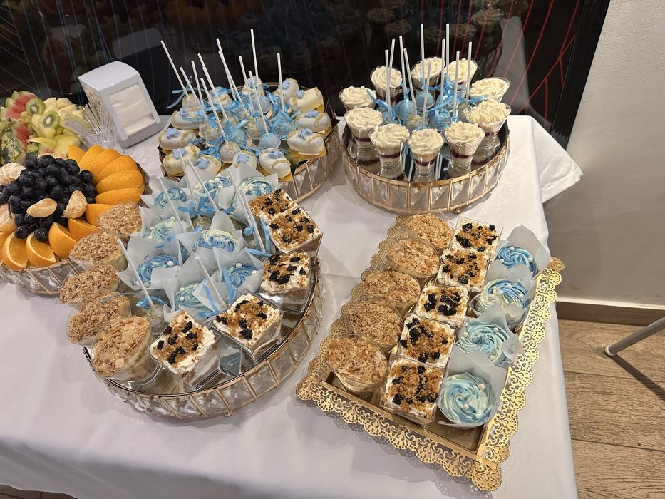 Торти на замовлення • Кенді бар• День народження• Весілля• Хрещення