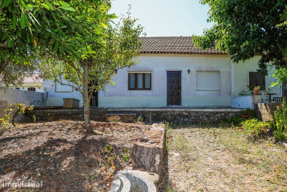 Moradia T3 com Jardim, Garagem e Vista Desafogada | Bairro – Alenquer