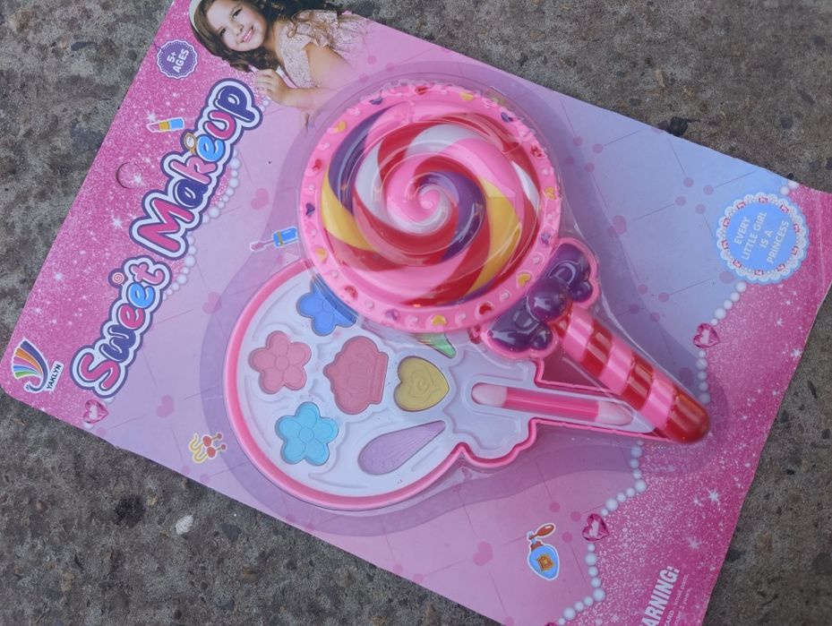 Super zestaw do make up w lizaku