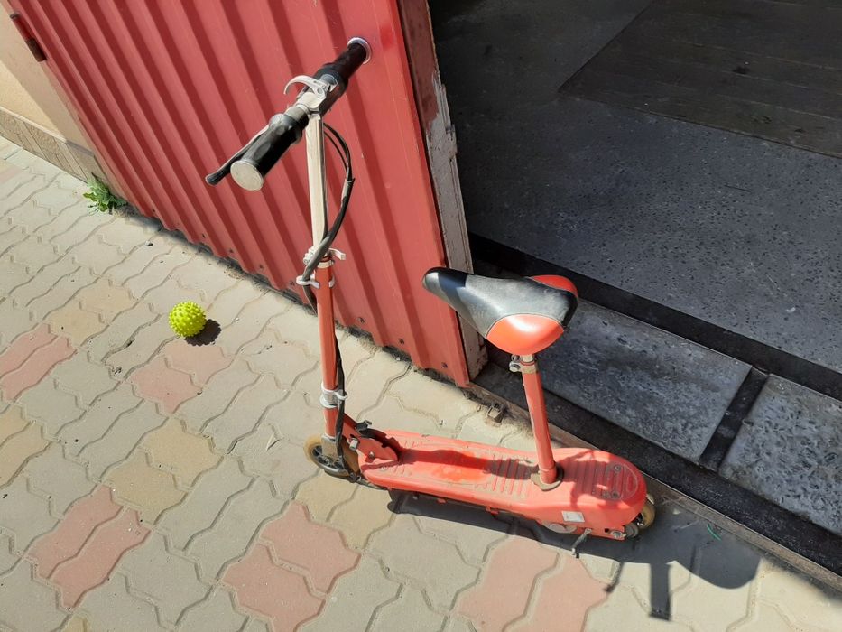 Продам дитячий електросамокат