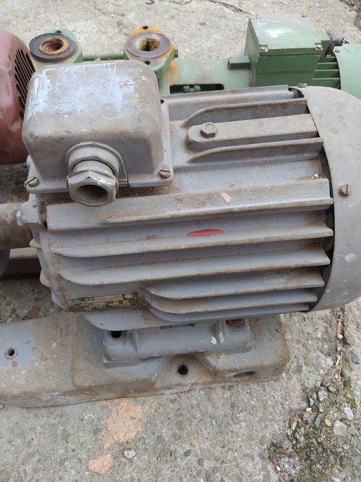 Pompy  hydro forowe    z  silnikam i    4 kw       2,2  kw    1,1 kw