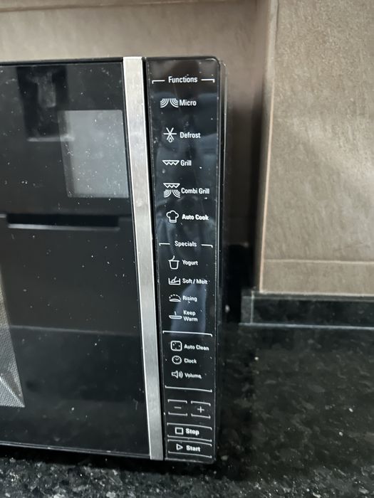 Microondas preto Hotpoint