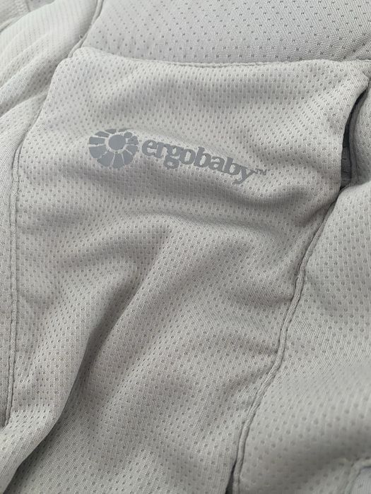Marsúpio Ergobaby Aerloom (Cinzento) – Ergonómico e Como Novo