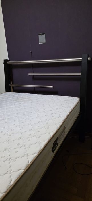 Cama casal em ferro e inox