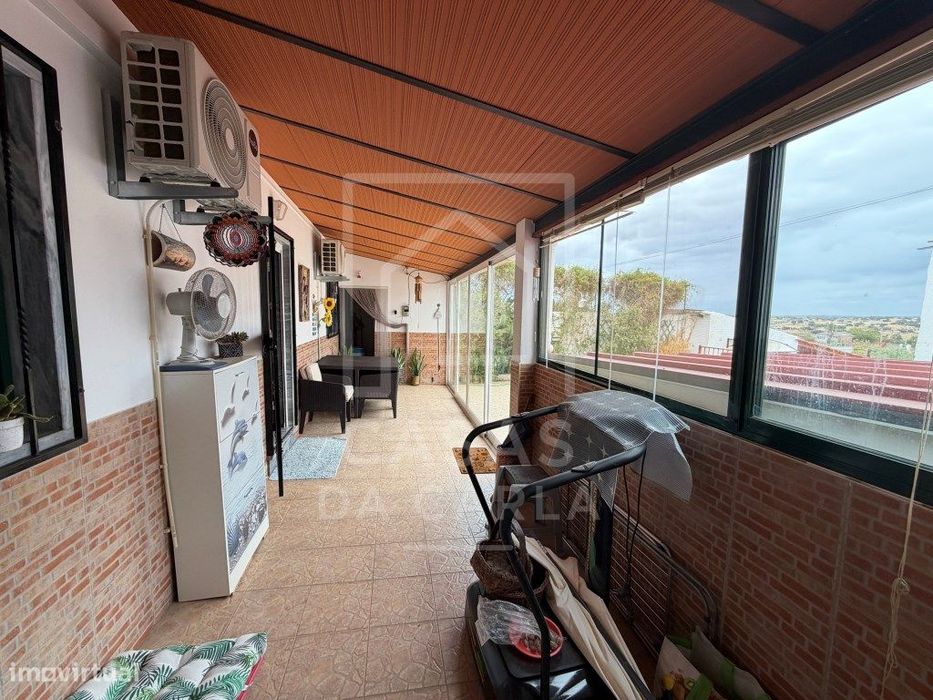 Propriedade T3 com Anexo T1+1 completamente renovada e jardim com 1...