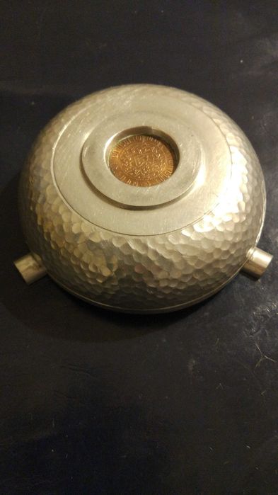 Conjunto de 2 cinzeiros holandeses.