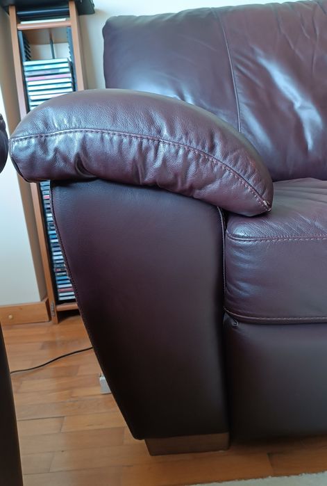 Sofá 2 lugares em pele, do IKEA