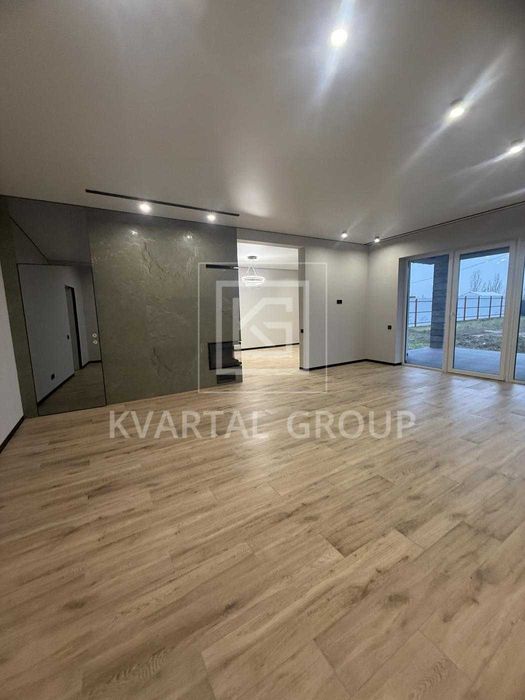 Сучасний будинок 120 м² з ремонтом і ділянкою 12 соток