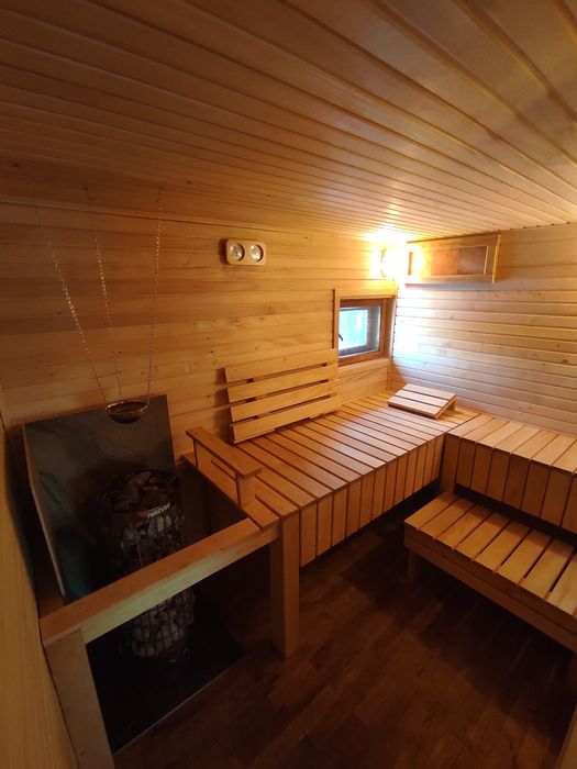 Подобово дерев'яний будинок з сауною.