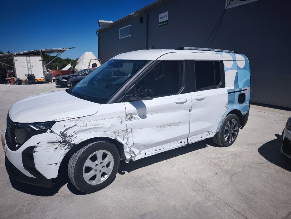 Ford tourneo sinistrado