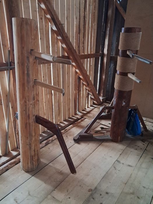 Дерев'яний манекен