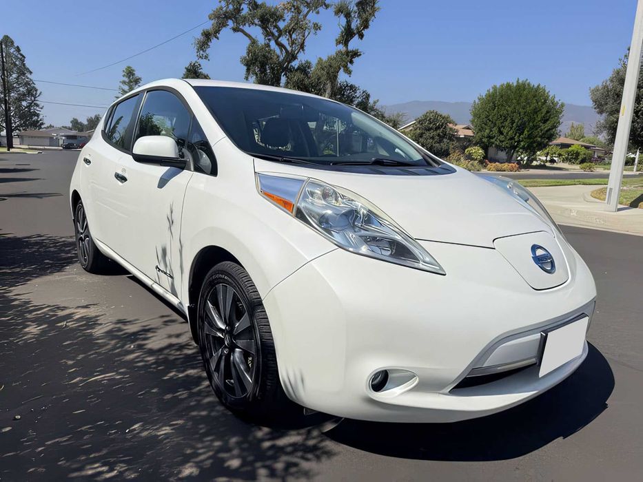 Nissan LEAF      2015