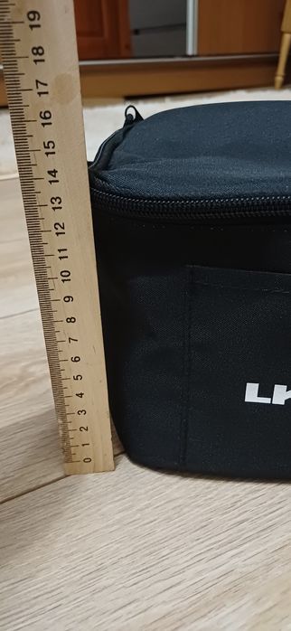 Черная сумка-холодильник с логотипами LKQ и Euro Car Parts.
Сумка имее