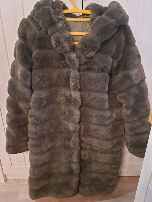 Шуба оливковая с капюшоном