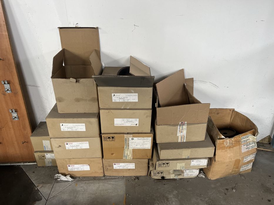 Ostrzarka SON-138 z autamotyczynm posuwem + rozne noże