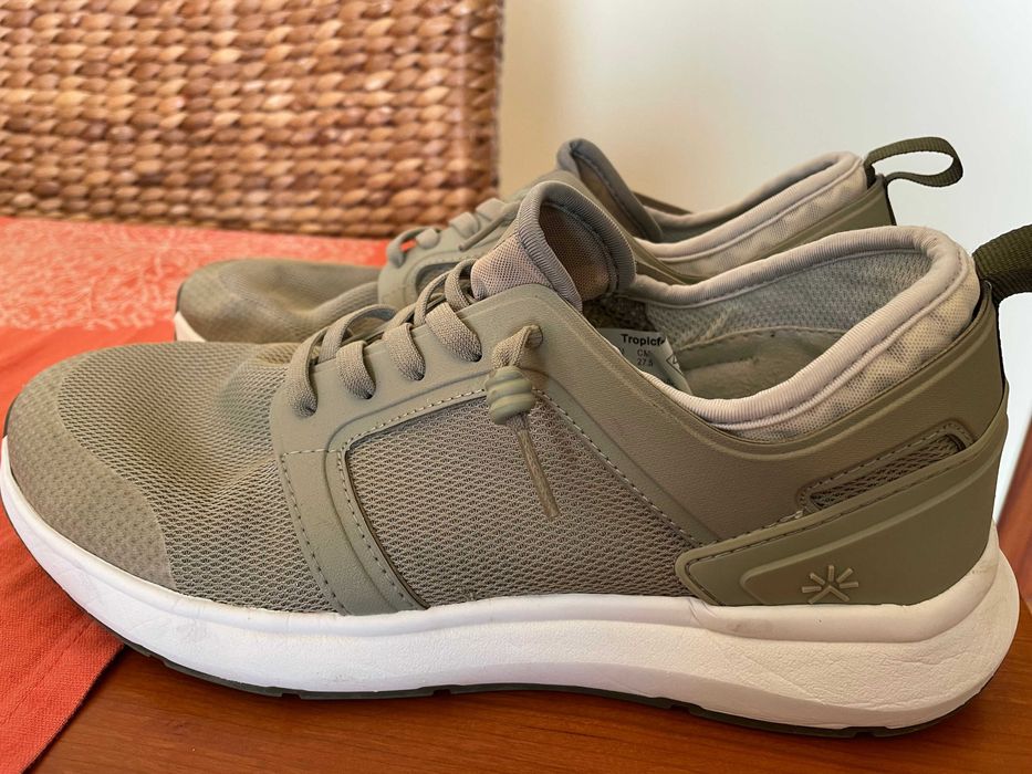 Tenis 42 à prova de água da Tropic Feel - semi novos
