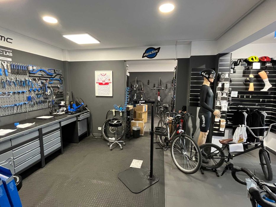 Lokal usługowo-biurowy 50 mkw Poznań Parking parter Rondo Starołęka