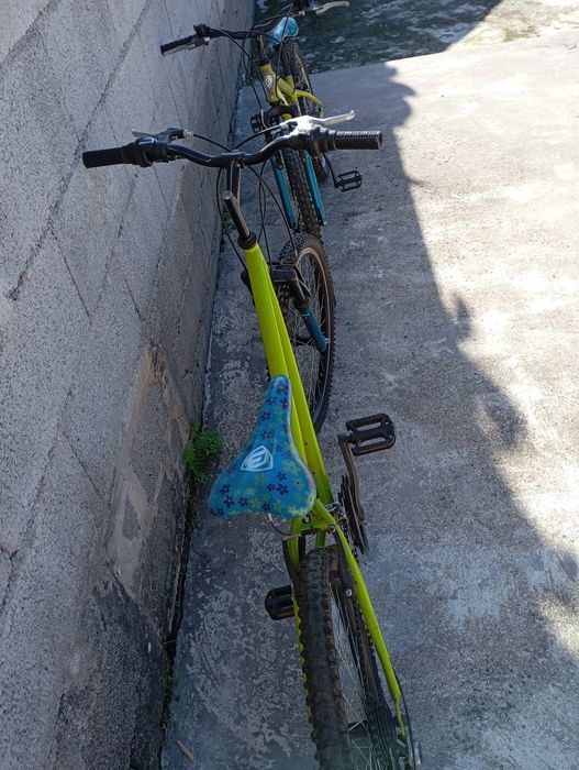 Duas bicicletas junior
