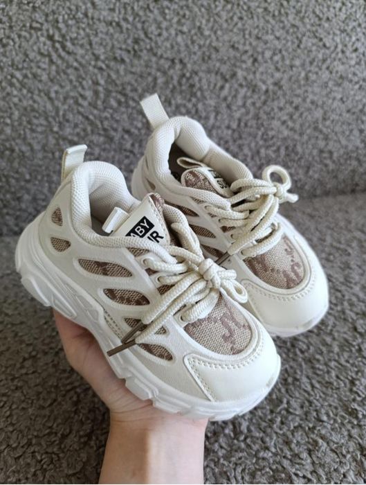 Кросівки дитячі розмір  26 для хлопчика для дівчинки