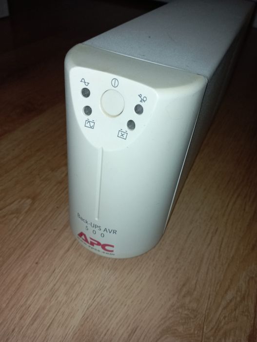 Источник бесперебойного питания APC Back-UPS AVR 500